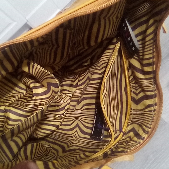 Access  Peace Sign Hardware Fringe Shoulder Bag - Picture 9 of 13